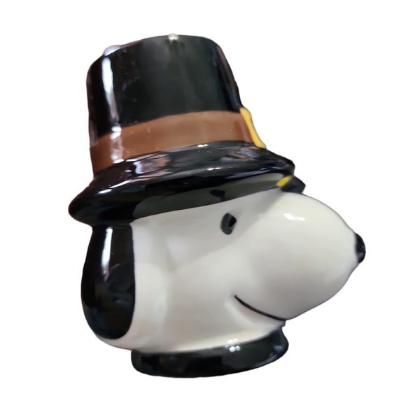 RAE DUNN Peanuts Snoopy & Woodstock Salt & Pepper ceramic shakers NWT - Picture 2 of 5